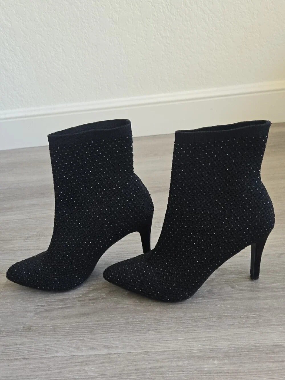 N/A elegant black